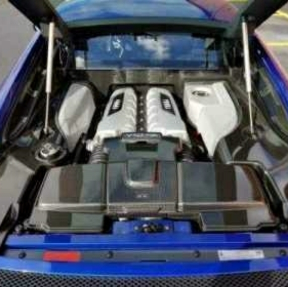 Audi R8 - Picture 3 of 5